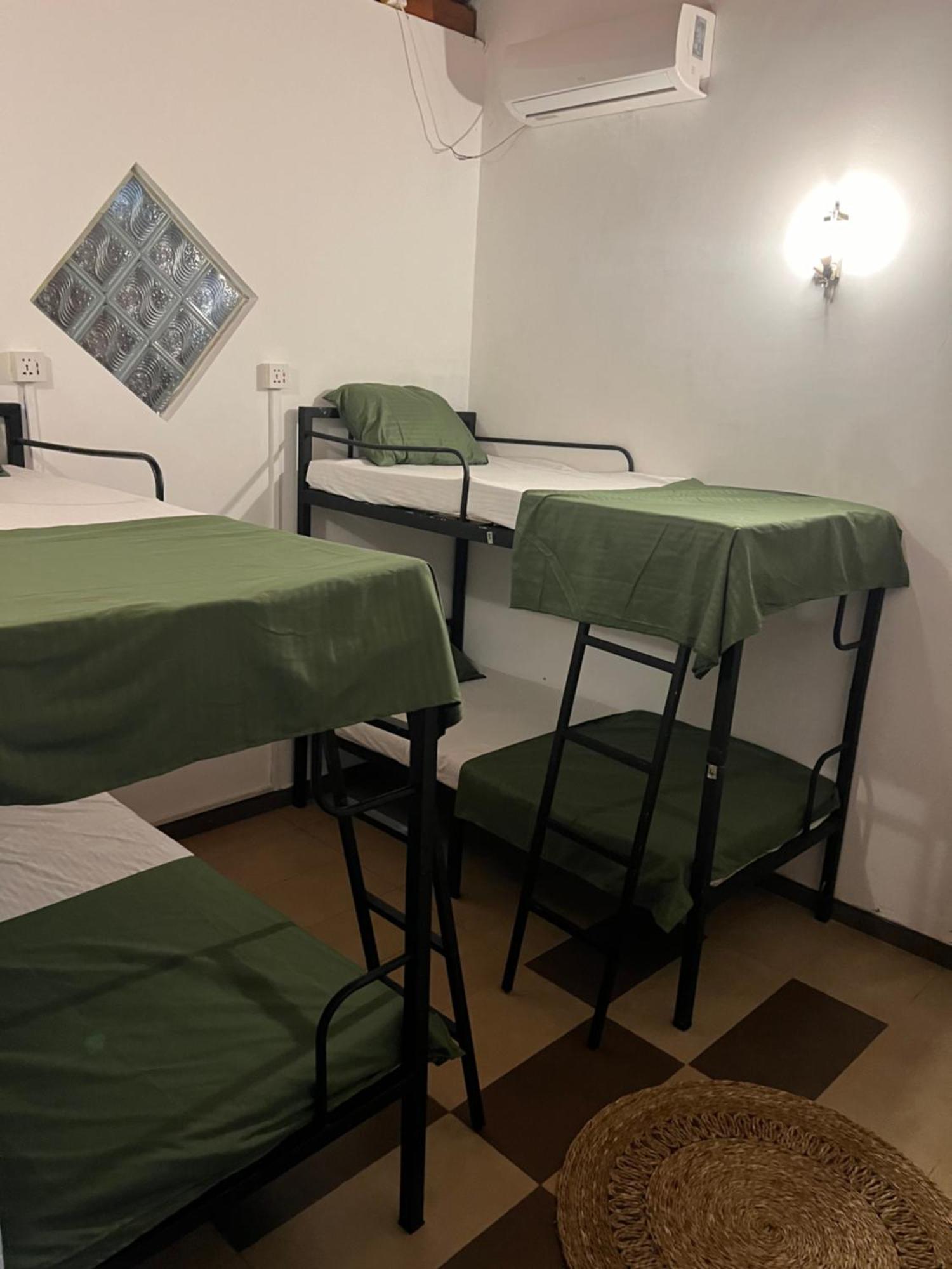 Hari Hari Hostel Weligama Luaran gambar