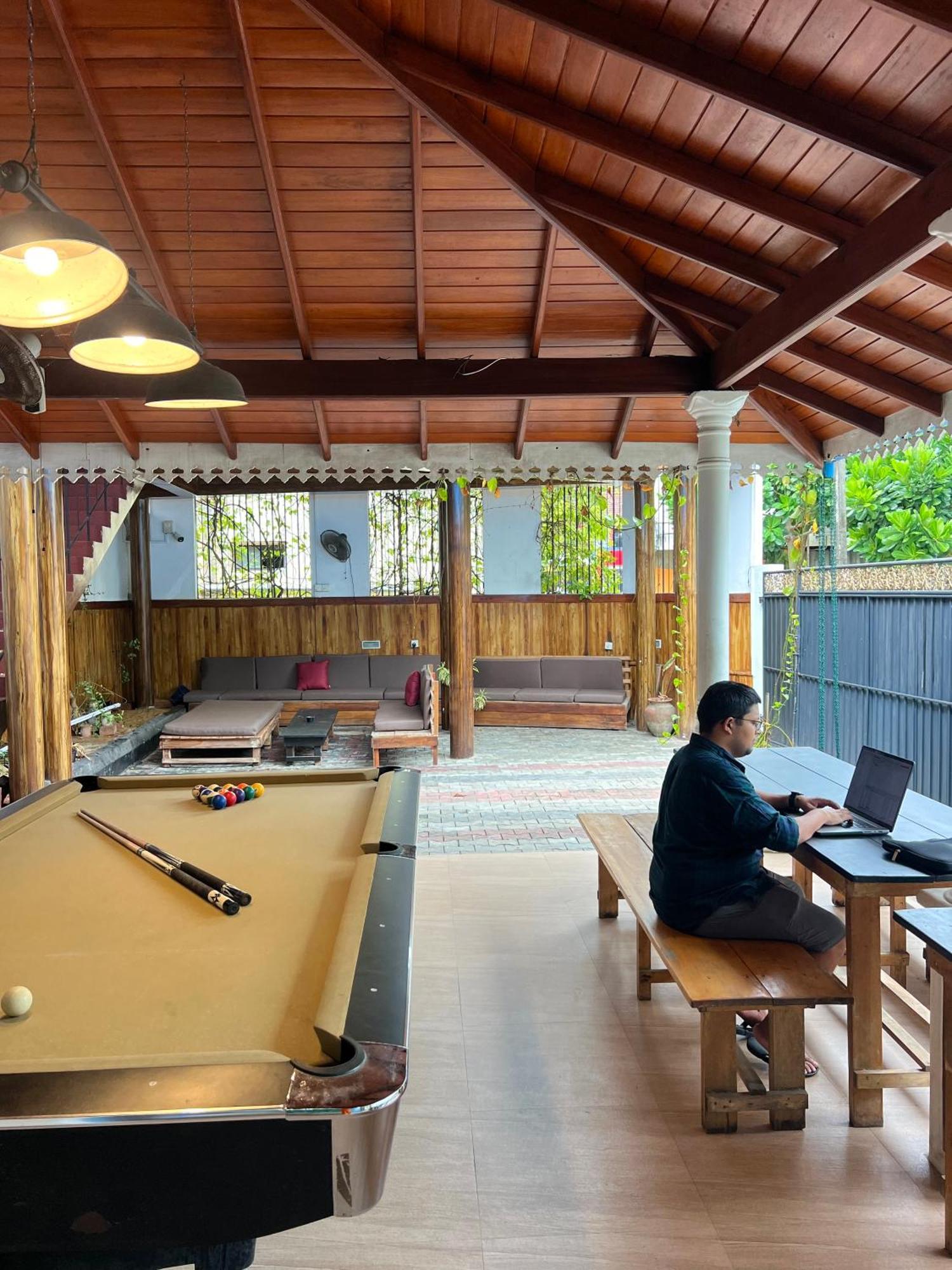Hari Hari Hostel Weligama Luaran gambar