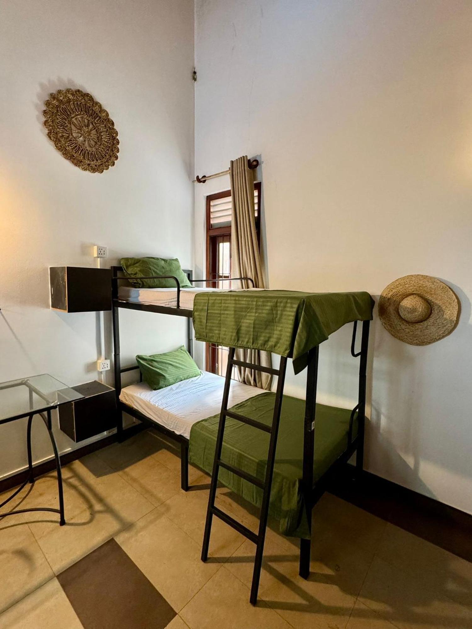 Hari Hari Hostel Weligama Luaran gambar