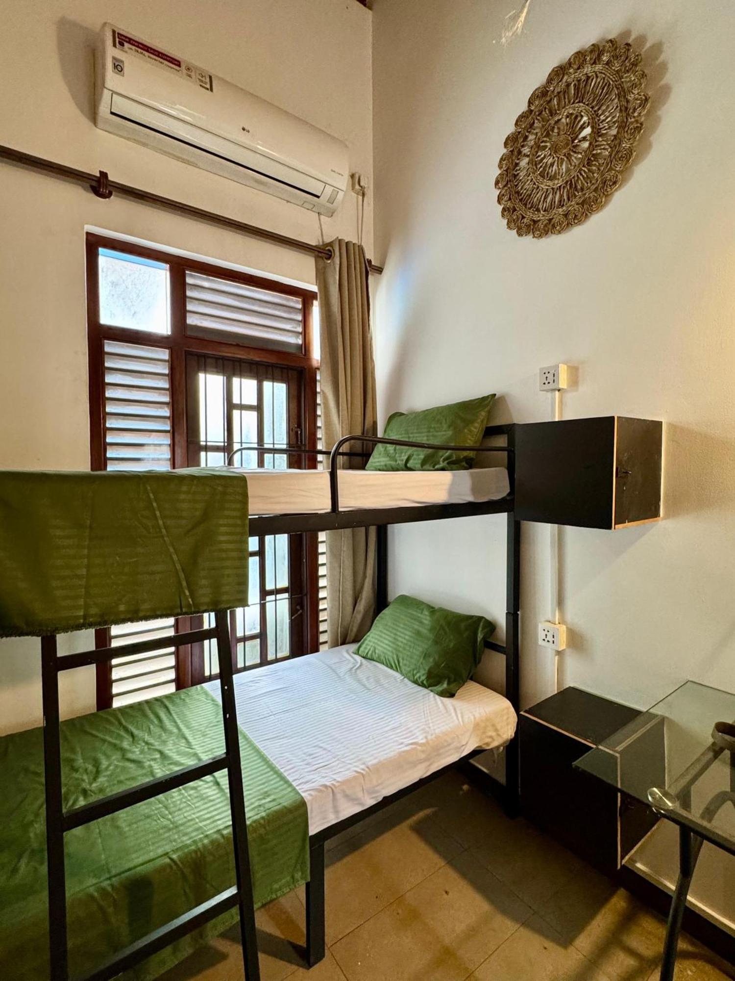 Hari Hari Hostel Weligama Luaran gambar