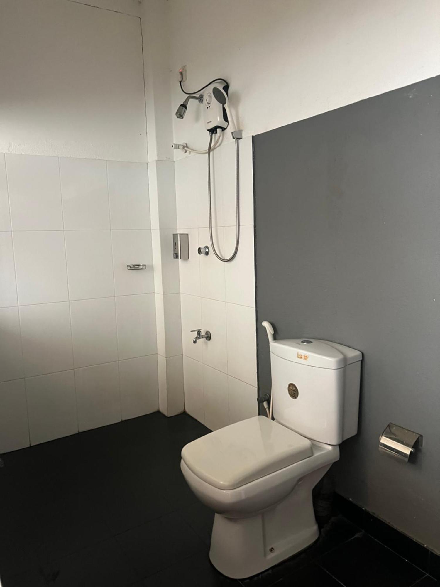 Hari Hari Hostel Weligama Luaran gambar