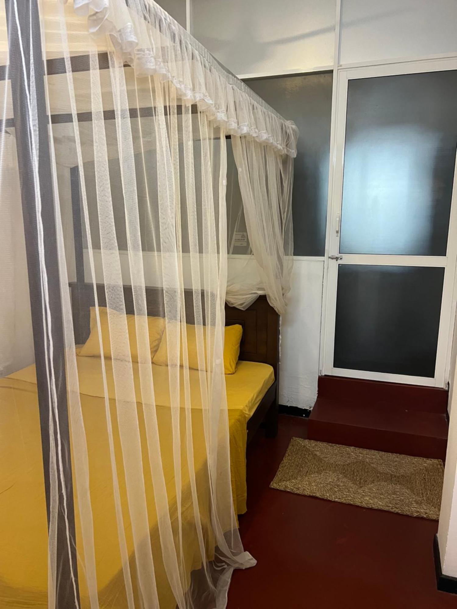 Hari Hari Hostel Weligama Luaran gambar