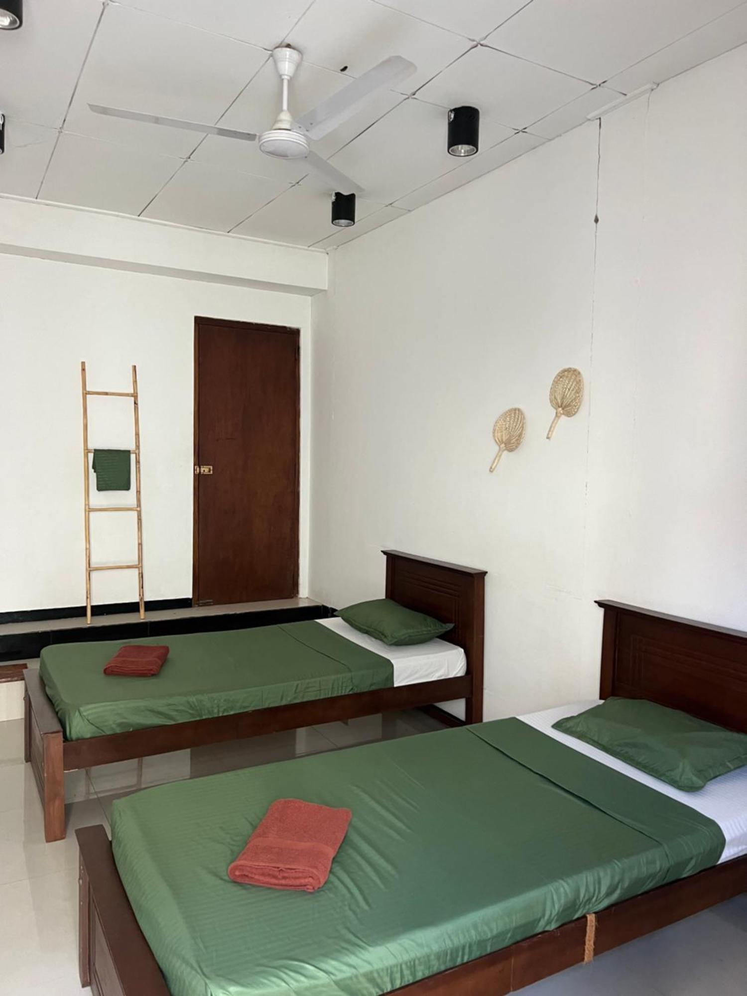 Hari Hari Hostel Weligama Luaran gambar