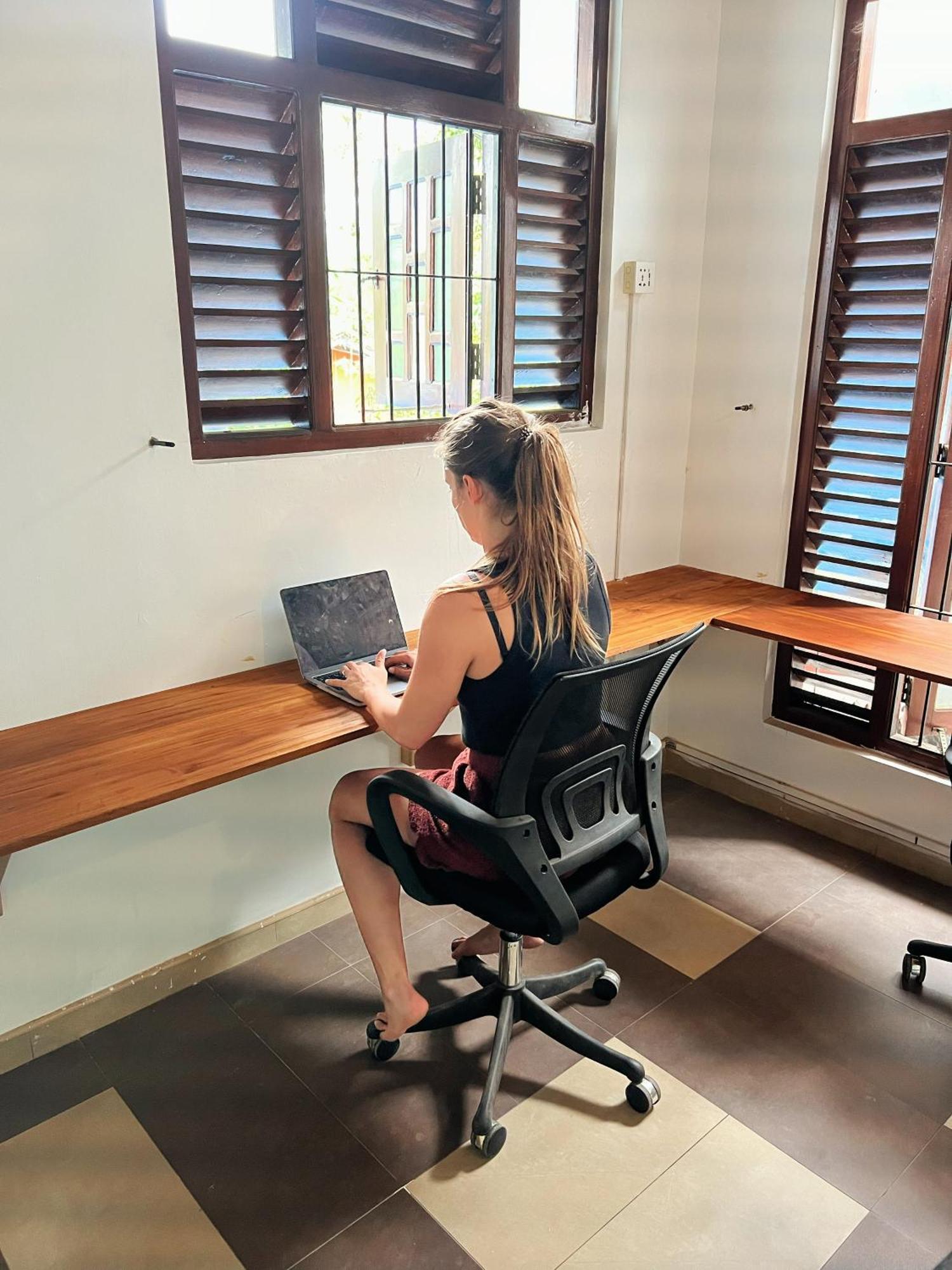 Hari Hari Hostel Weligama Luaran gambar